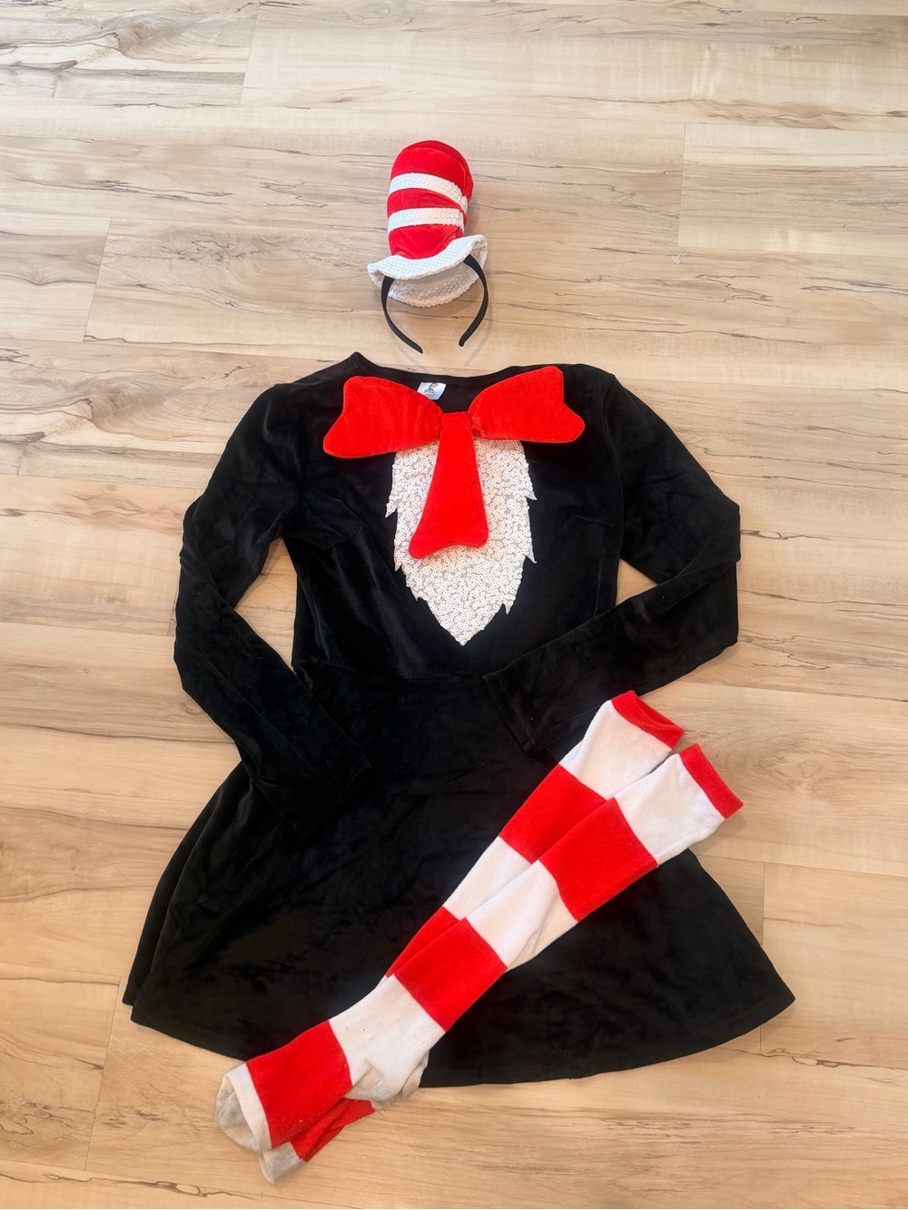 Dr. Seuss Cat in the Hat Costume Dress Adult M Sequin Bow Tail Hat Socks Set